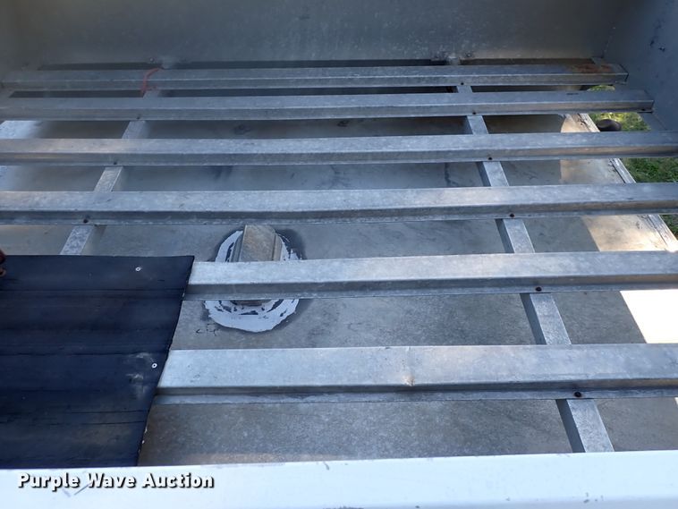 image for item DN2183 2002 Kiefer Genesis X-480  horse trailer