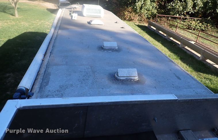 image for item DN2183 2002 Kiefer Genesis X-480  horse trailer