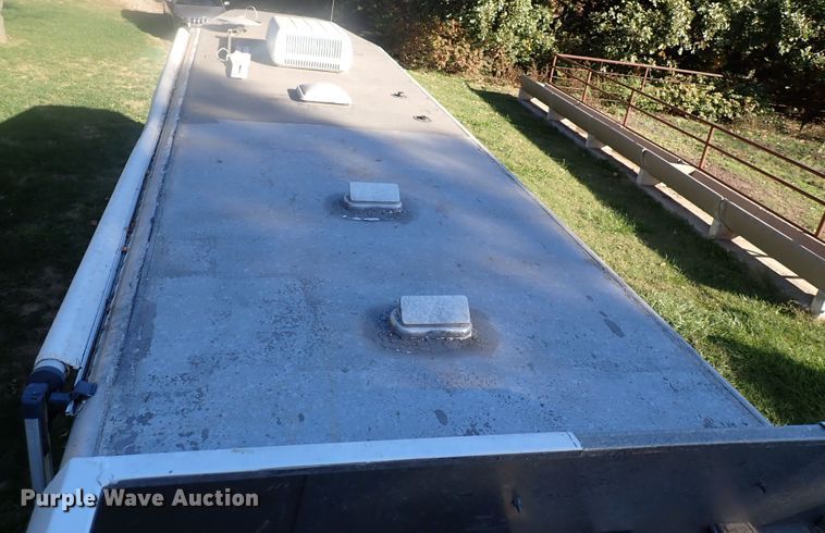 image for item DN2183 2002 Kiefer Genesis X-480  horse trailer