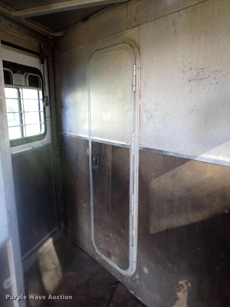 image for item DN2183 2002 Kiefer Genesis X-480  horse trailer