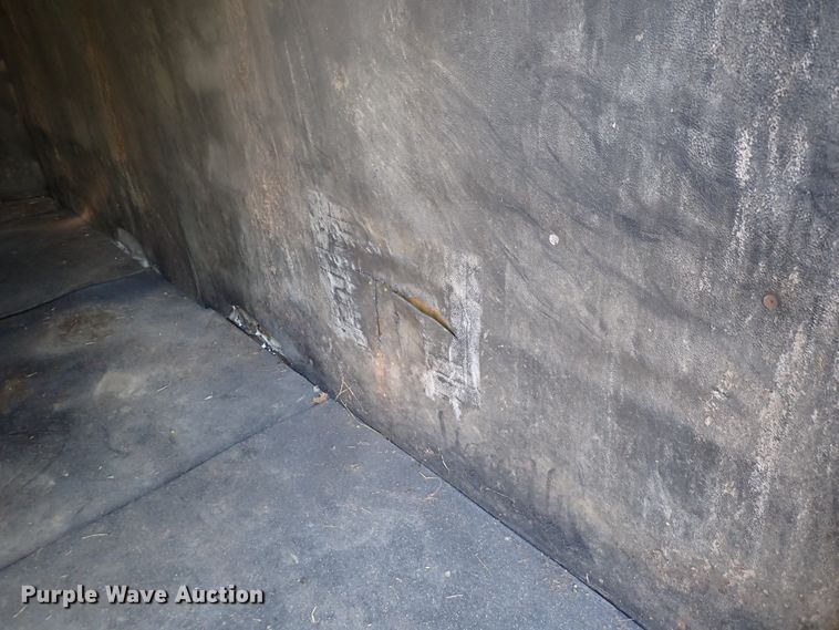 image for item DN2183 2002 Kiefer Genesis X-480  horse trailer