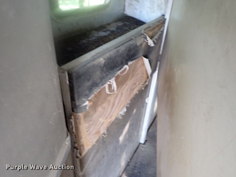 image for item DN2183 2002 Kiefer Genesis X-480  horse trailer