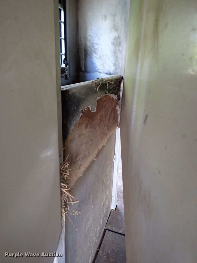 image for item DN2183 2002 Kiefer Genesis X-480  horse trailer