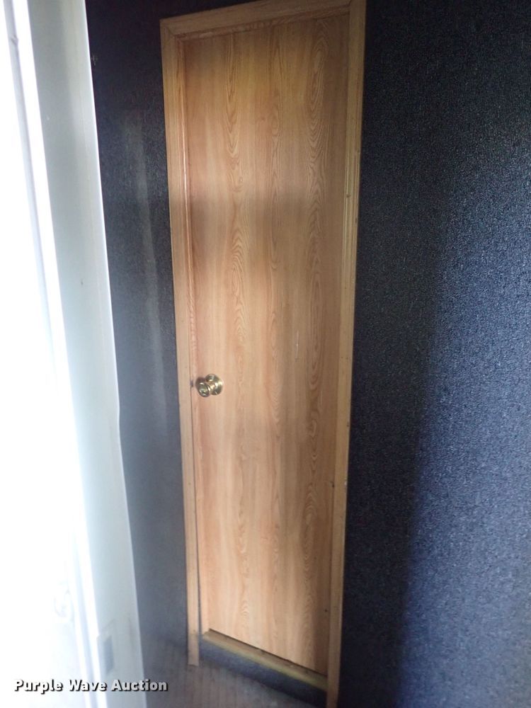 image for item DN2183 2002 Kiefer Genesis X-480  horse trailer