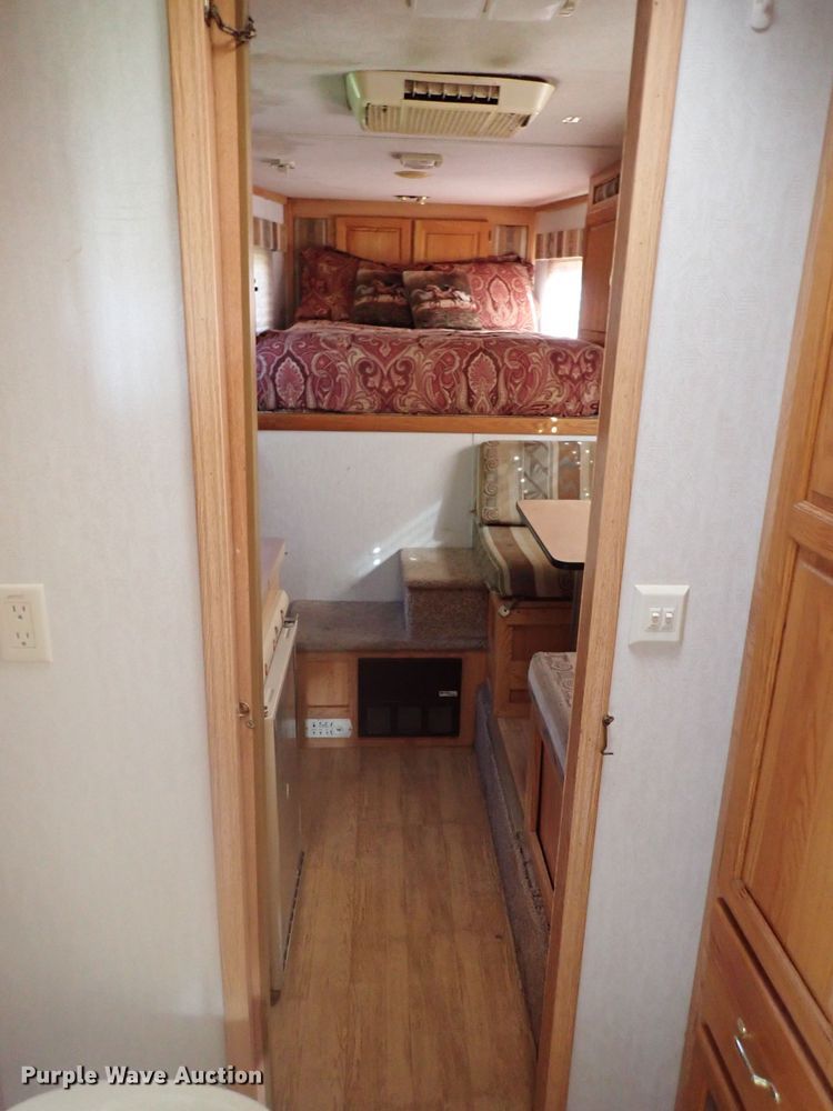 image for item DN2183 2002 Kiefer Genesis X-480  horse trailer