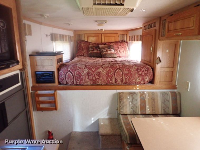 image for item DN2183 2002 Kiefer Genesis X-480  horse trailer