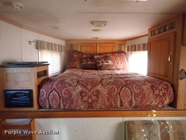 image for item DN2183 2002 Kiefer Genesis X-480  horse trailer