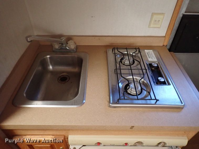 image for item DN2183 2002 Kiefer Genesis X-480  horse trailer