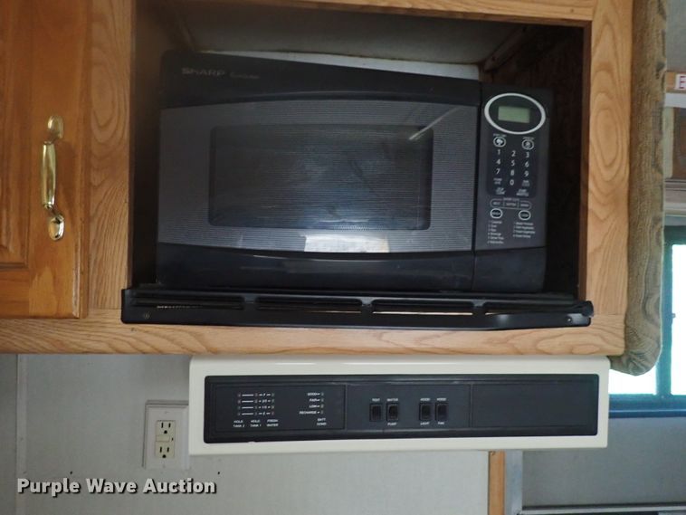 image for item DN2183 2002 Kiefer Genesis X-480  horse trailer