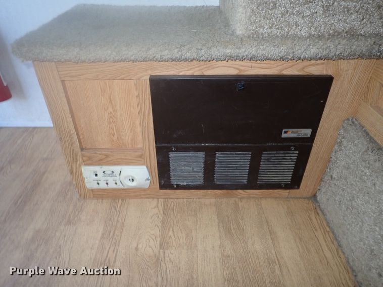 image for item DN2183 2002 Kiefer Genesis X-480  horse trailer