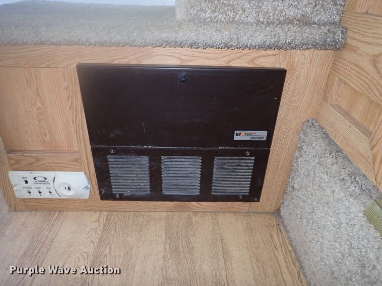 image for item DN2183 2002 Kiefer Genesis X-480  horse trailer