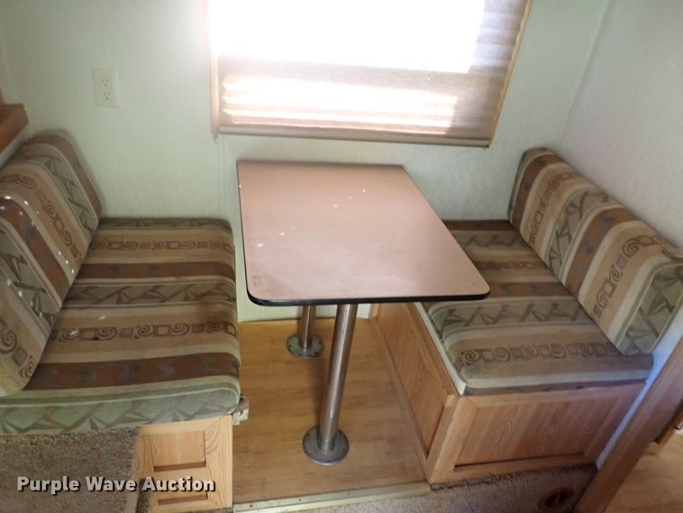 image for item DN2183 2002 Kiefer Genesis X-480  horse trailer