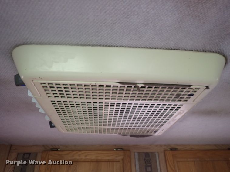 image for item DN2183 2002 Kiefer Genesis X-480  horse trailer