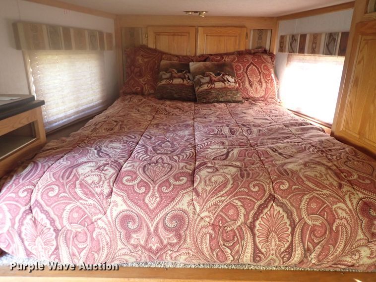 image for item DN2183 2002 Kiefer Genesis X-480  horse trailer