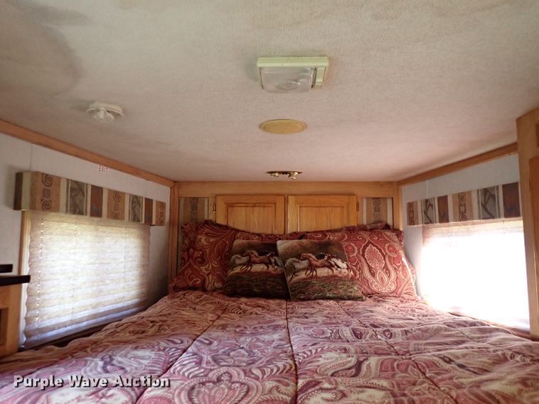 image for item DN2183 2002 Kiefer Genesis X-480  horse trailer