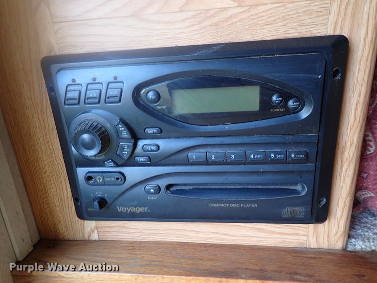 image for item DN2183 2002 Kiefer Genesis X-480  horse trailer