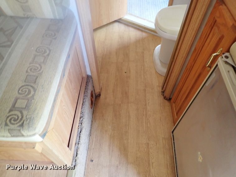 image for item DN2183 2002 Kiefer Genesis X-480  horse trailer