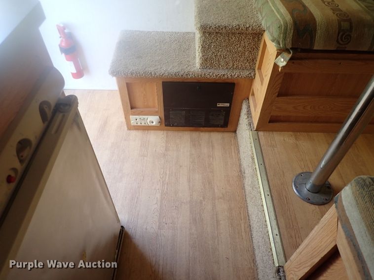 image for item DN2183 2002 Kiefer Genesis X-480  horse trailer