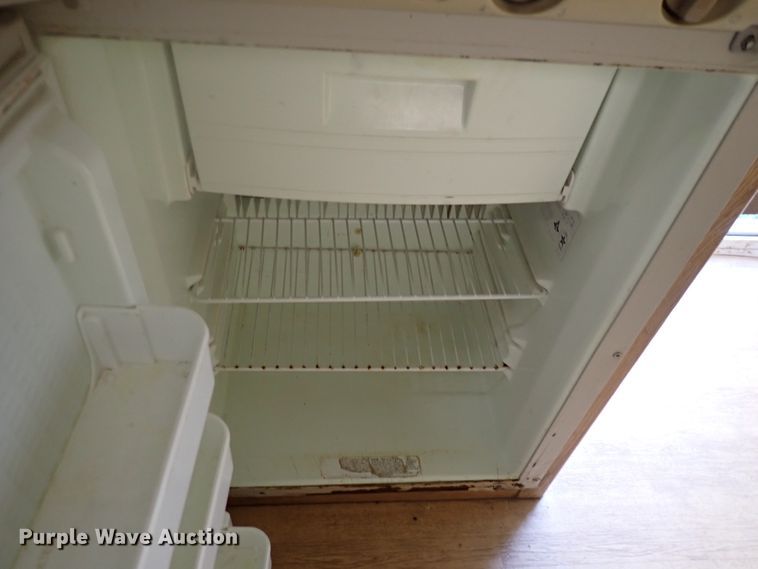 image for item DN2183 2002 Kiefer Genesis X-480  horse trailer