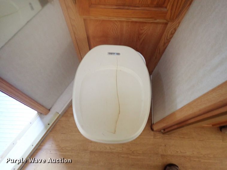 image for item DN2183 2002 Kiefer Genesis X-480  horse trailer