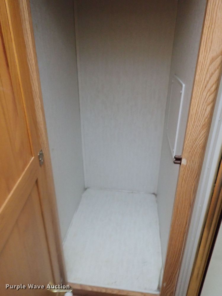 image for item DN2183 2002 Kiefer Genesis X-480  horse trailer