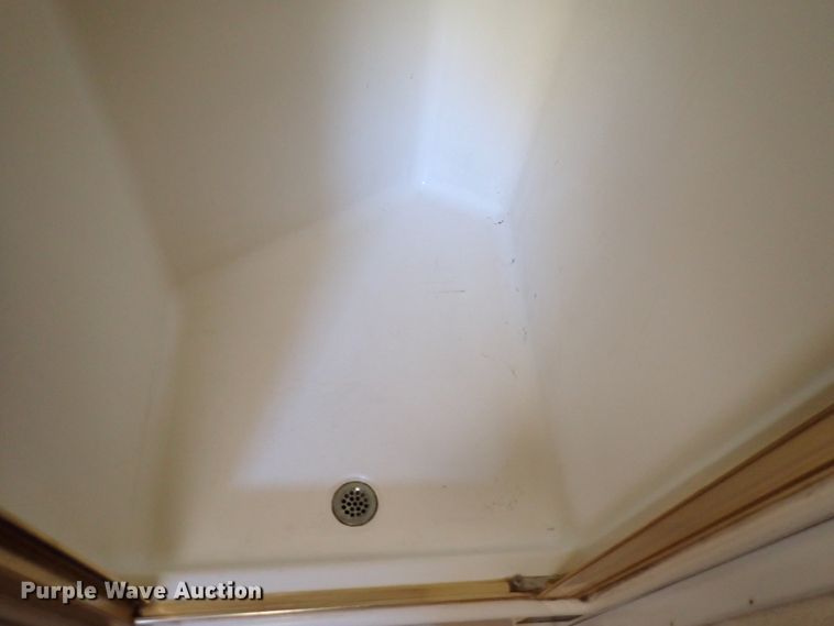 image for item DN2183 2002 Kiefer Genesis X-480  horse trailer