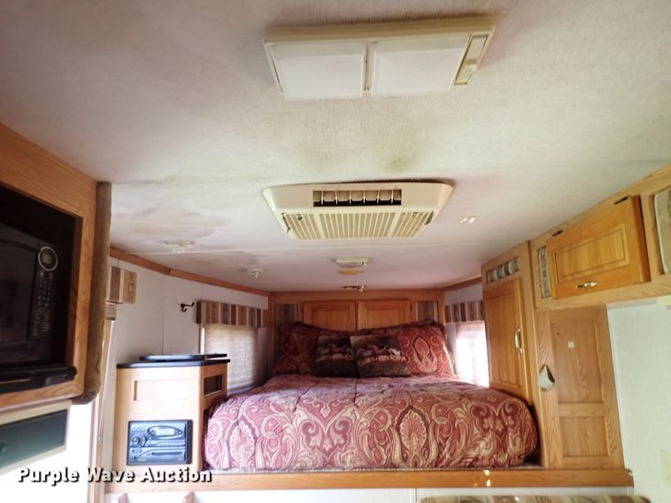 image for item DN2183 2002 Kiefer Genesis X-480  horse trailer