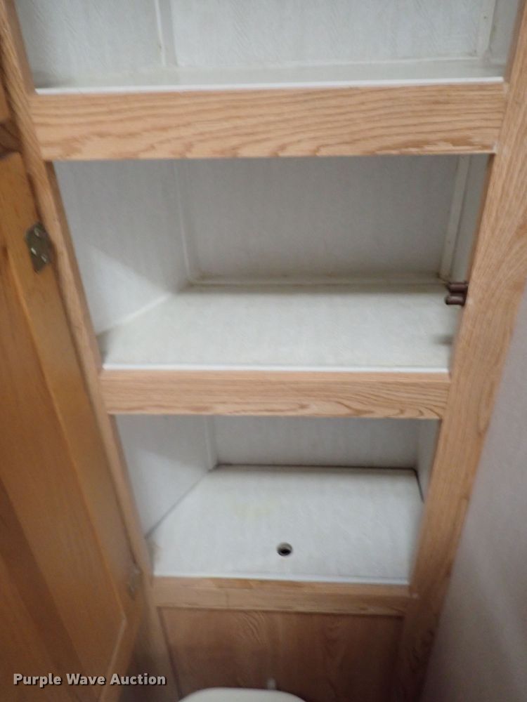 image for item DN2183 2002 Kiefer Genesis X-480  horse trailer