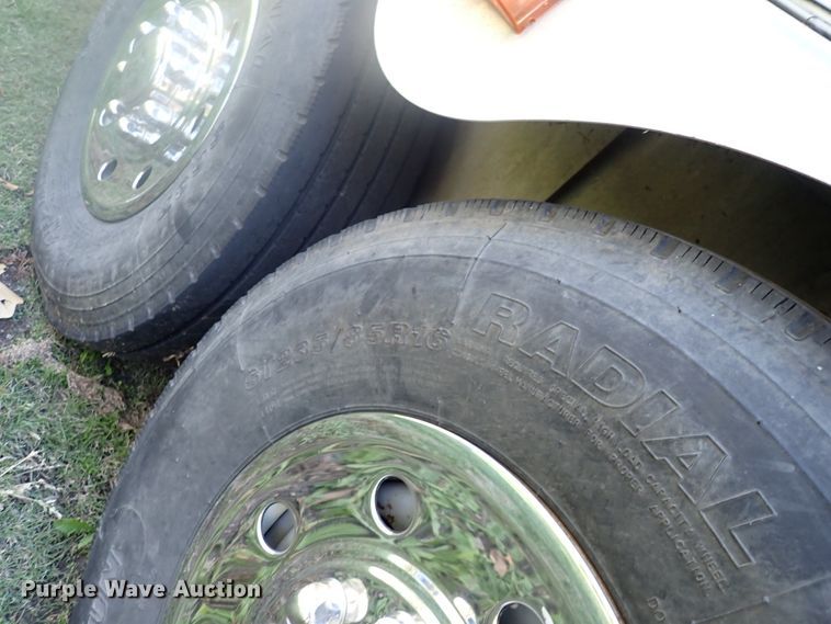 image for item DN2183 2002 Kiefer Genesis X-480  horse trailer