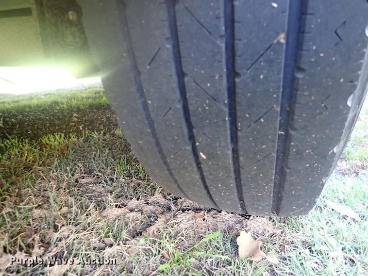 image for item DN2183 2002 Kiefer Genesis X-480  horse trailer