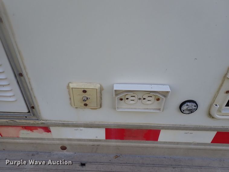 image for item DN2183 2002 Kiefer Genesis X-480  horse trailer