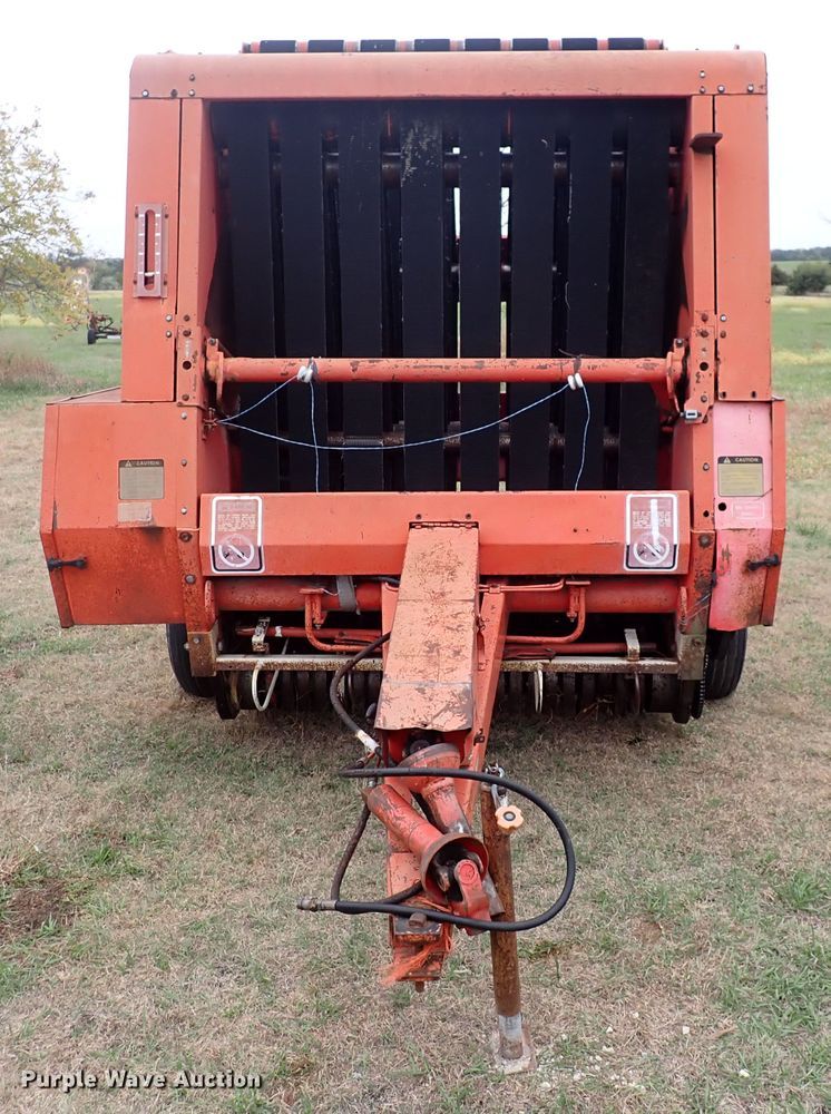 image for item DN2186 1981 Hesston 5580  round baler