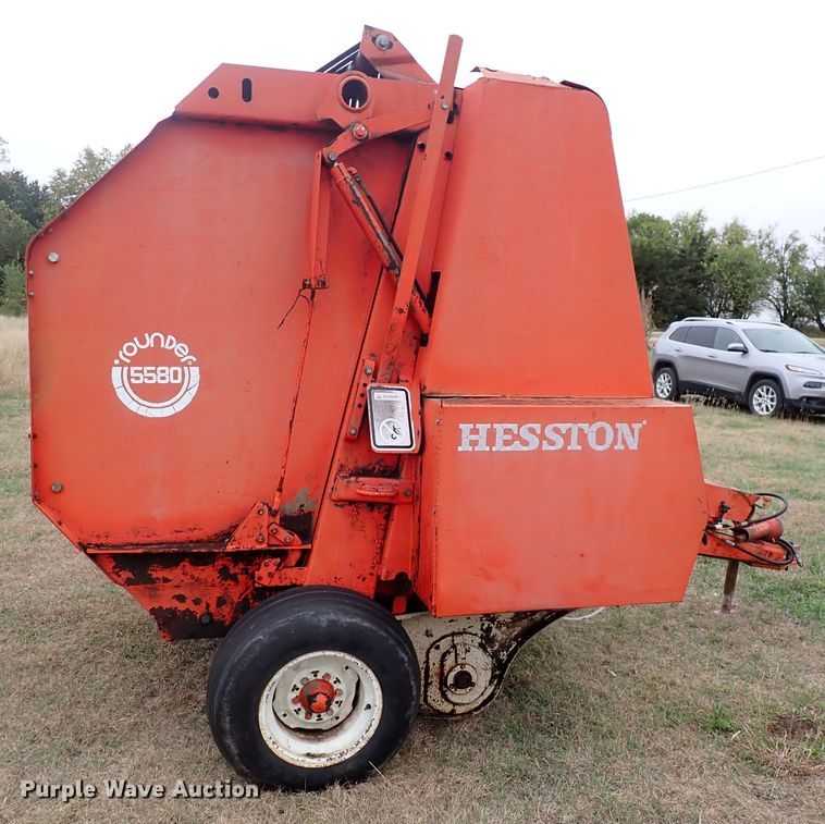 image for item DN2186 1981 Hesston 5580  round baler