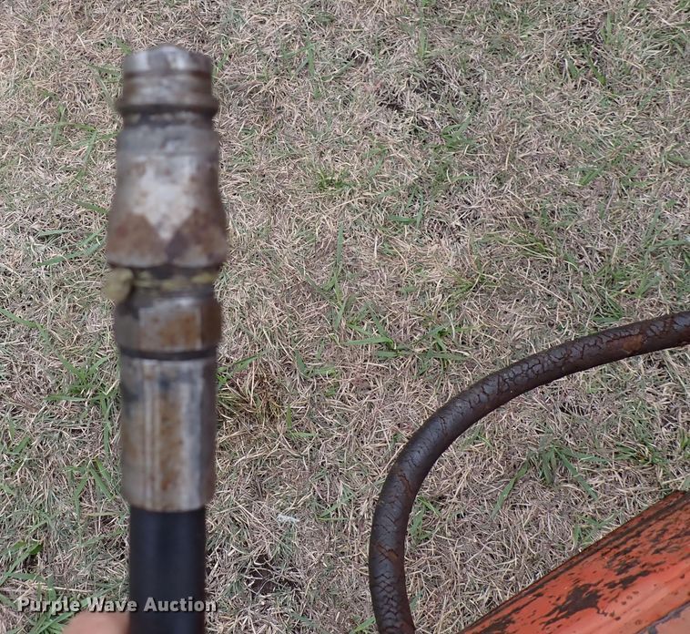 image for item DN2186 1981 Hesston 5580  round baler