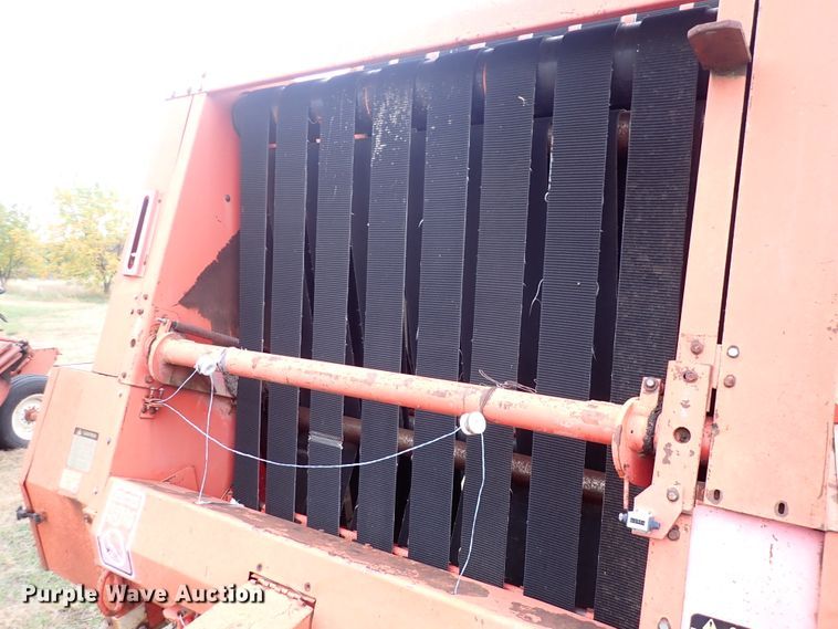 image for item DN2186 1981 Hesston 5580  round baler
