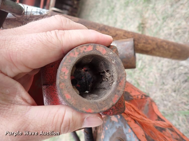 image for item DN2186 1981 Hesston 5580  round baler