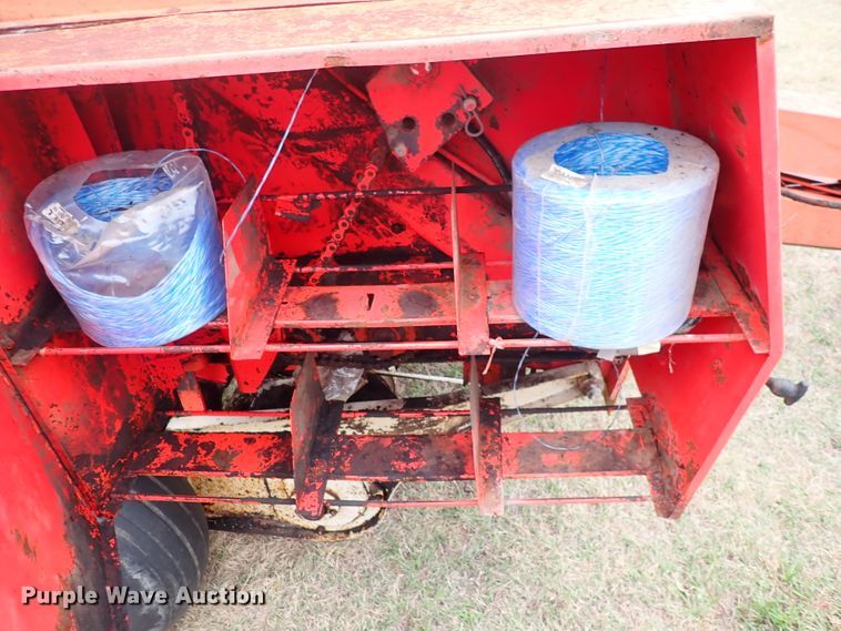 image for item DN2186 1981 Hesston 5580  round baler