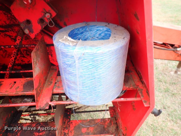 image for item DN2186 1981 Hesston 5580  round baler