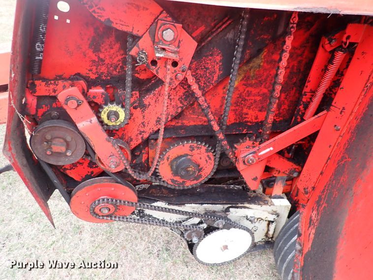 image for item DN2186 1981 Hesston 5580  round baler