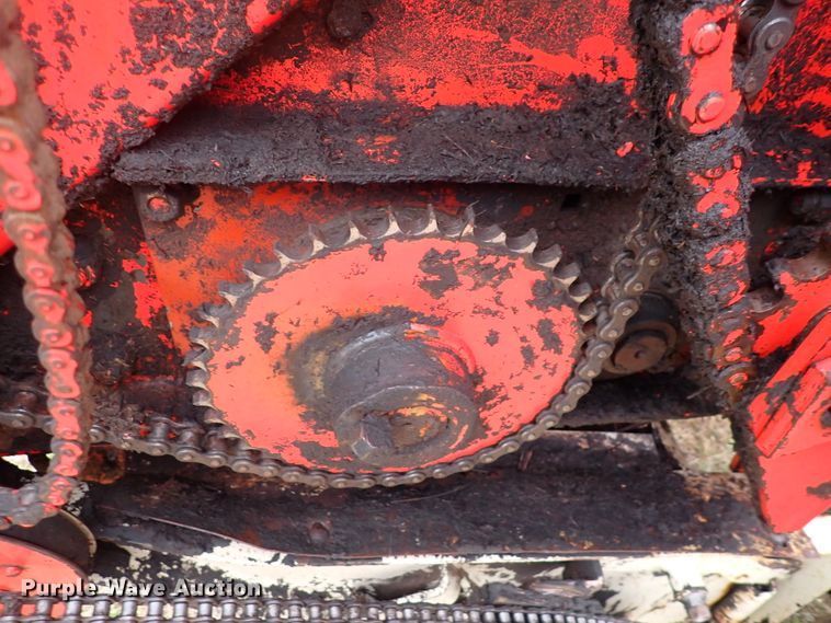 image for item DN2186 1981 Hesston 5580  round baler