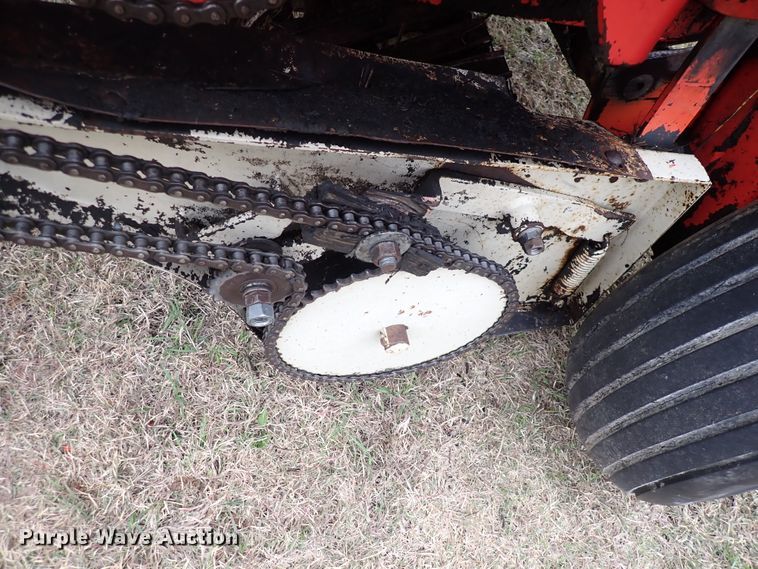 image for item DN2186 1981 Hesston 5580  round baler