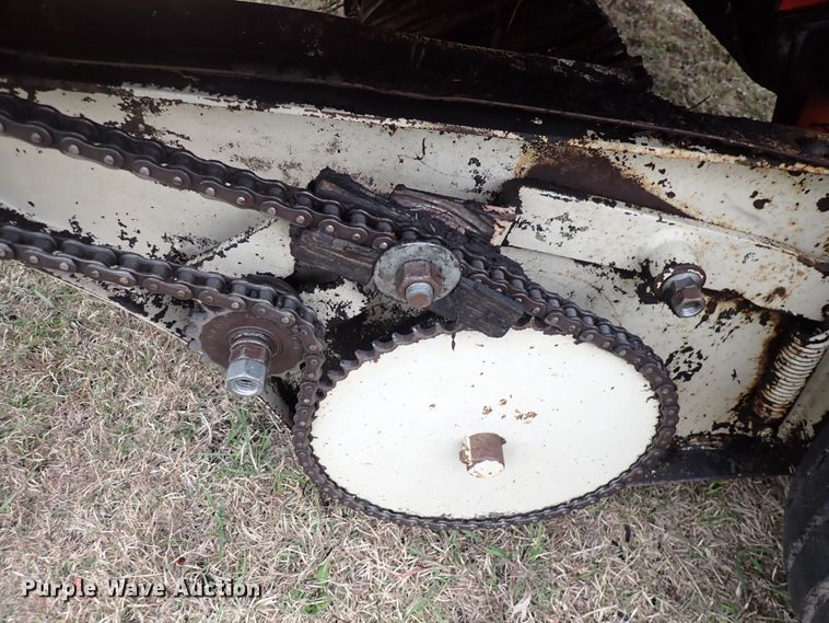 image for item DN2186 1981 Hesston 5580  round baler