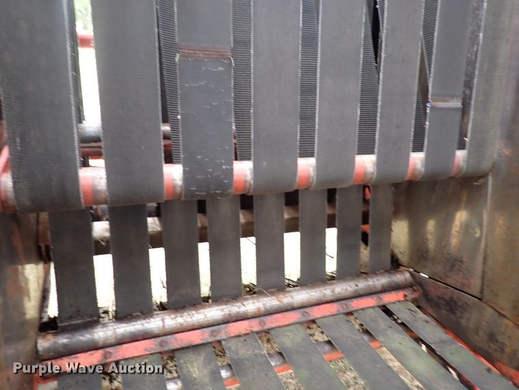 image for item DN2186 1981 Hesston 5580  round baler