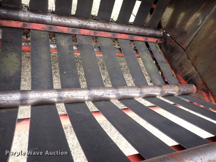 image for item DN2186 1981 Hesston 5580  round baler