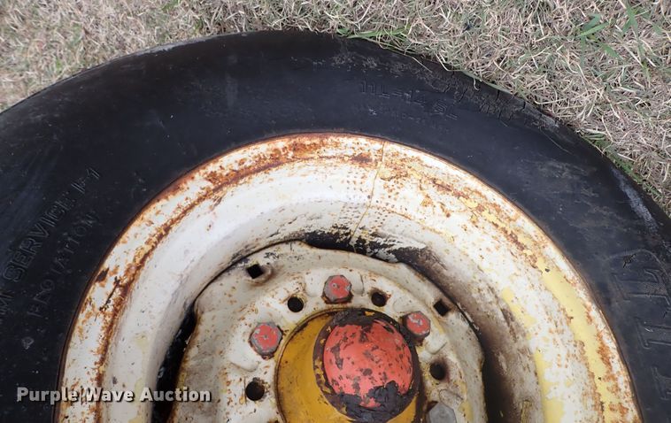 image for item DN2186 1981 Hesston 5580  round baler