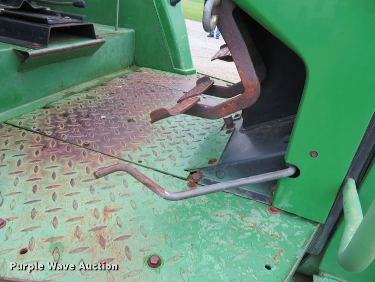 image for item DN7761 1994 John Deere 6200  tractor