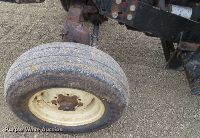 image for item DN7765 1995 Massey Ferguson 383  tractor