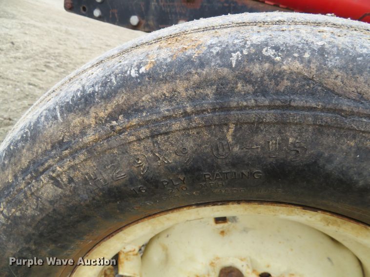 image for item DN7765 1995 Massey Ferguson 383  tractor