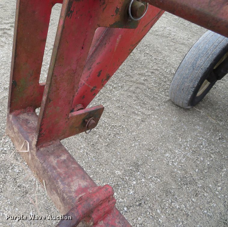 image for item DN7765 1995 Massey Ferguson 383  tractor