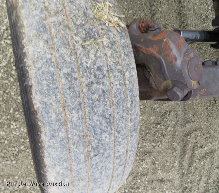 image for item DN7765 1995 Massey Ferguson 383  tractor